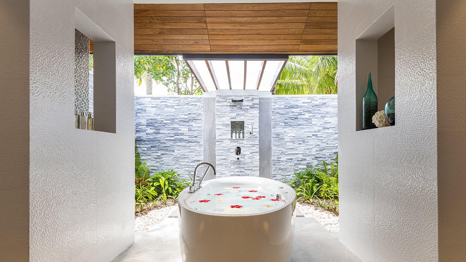 Lily_Beach_Beach_Residence-Bathroom