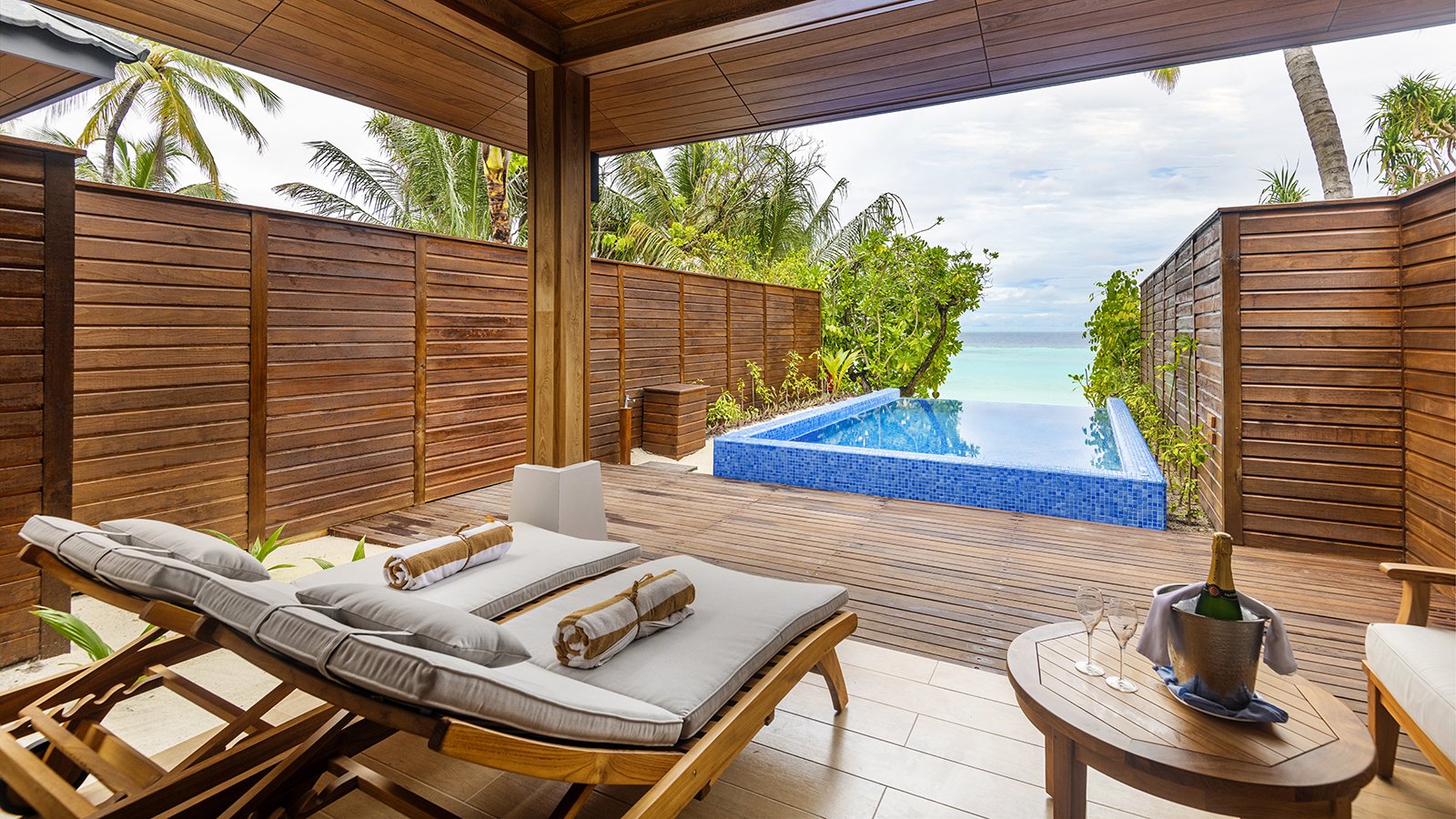 Lily_Beach_Beach_Suite_Pool